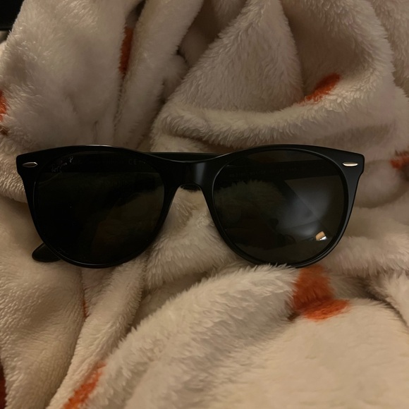 Ray ban sunglasses. Black. Lightly used - Picture 1 of 6